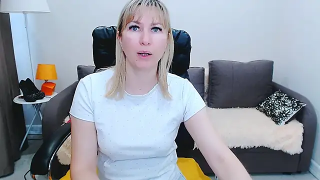 Snapshot of Incredible_Ariela chatting on 07.18.26 Incredible Ariela online show from 07.18.26