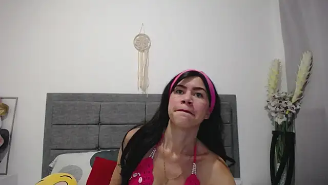 Snapshot of Vicky_Love_ chatting on 02.20.25 Vicky Love online show from 02.20.25