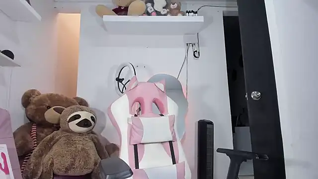 Snapshot of emily_palmeer chatting on 01.08.25 emily palmeer online show from 01.08.25