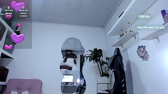 Snapshot of emily_palmeer chatting on 09.24.25 emily palmeer online show from 09.24.25