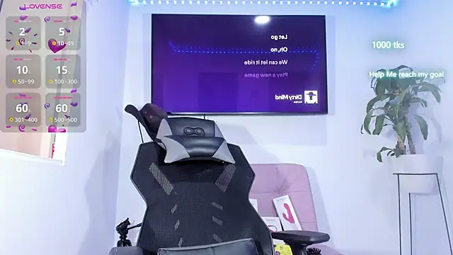 Snapshot of emily_palmeer chatting on 10.13.25 emily palmeer online show from 10.13.25