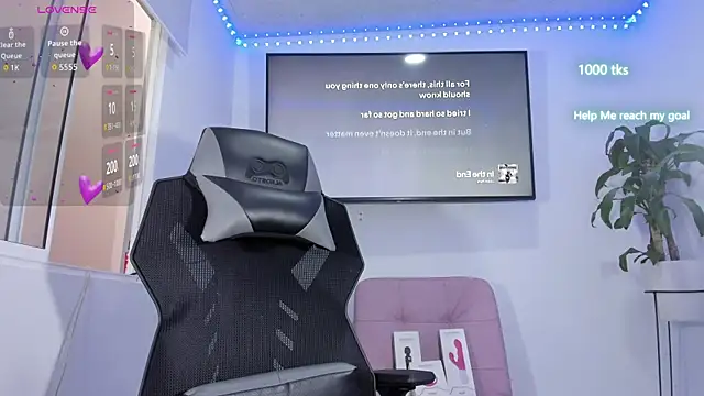 Snapshot of emily_palmeer chatting on 10.18.25 emily palmeer online show from 10.18.25