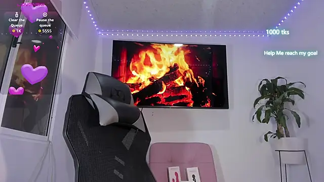 Snapshot of emily_palmeer chatting on 10.25.25 emily palmeer online show from 10.25.25