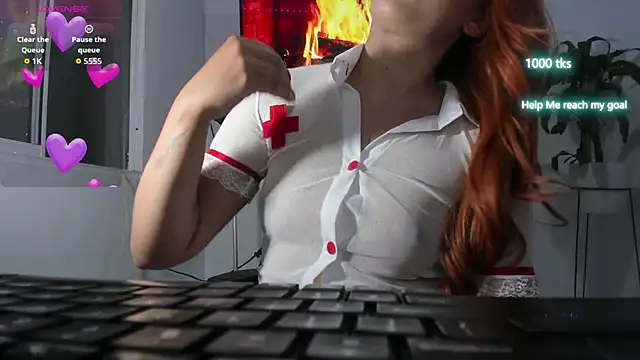 Snapshot of emily_palmeer chatting on 10.28.25 emily palmeer online show from 10.28.25