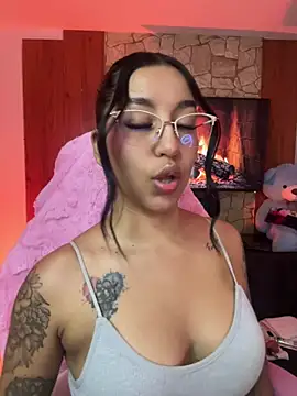Snapshot of Tamara_Roberts1 chatting on 04.30.26 Tamara Roberts1 online show from 04.30.26