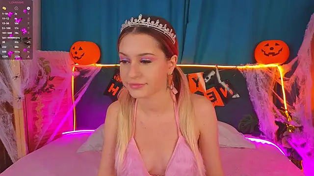 Snapshot of AlinaWalters chatting on 10.25.25 AlinaWalters online show from 10.25.25