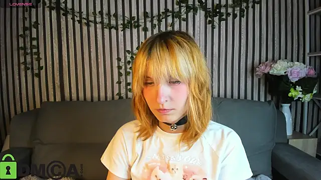 Snapshot of Little_Chips chatting on 10.25.25 Little Chips online show from 10.25.25