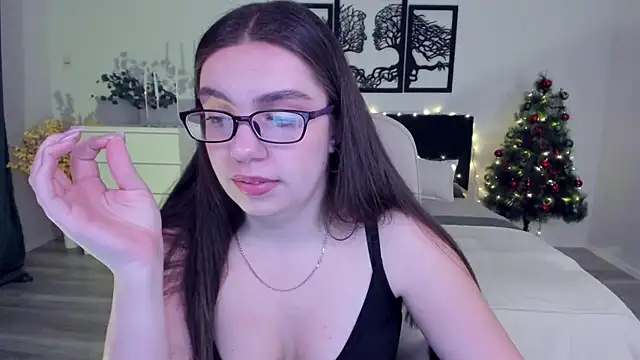 Snapshot of DaniellaLovely chatting on 12.10.24 DaniellaLovely online show from 12.10.24