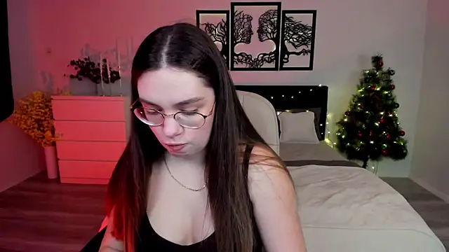 Snapshot of DaniellaLovely chatting on 12.16.24 DaniellaLovely online show from 12.16.24