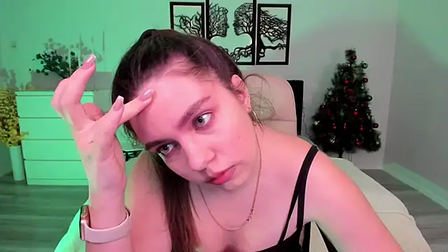 Snapshot of DaniellaLovely chatting on 12.18.24 DaniellaLovely online show from 12.18.24