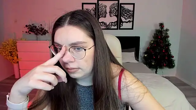 Snapshot of DaniellaLovely chatting on 12.20.24 DaniellaLovely online show from 12.20.24