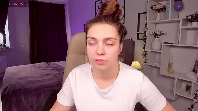 Snapshot of DaniellaLovely chatting on 09.21.25 DaniellaLovely online show from 09.21.25