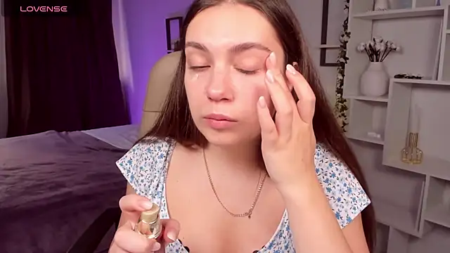 Snapshot of DaniellaLovely chatting on 09.22.25 DaniellaLovely online show from 09.22.25