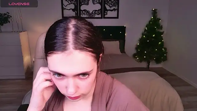 DaniellaLovely online show from 12.18.25