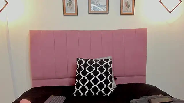 Snapshot of KRYSTENMOON chatting on 03.16.25 KRYSTENMOON online show from 03.16.25