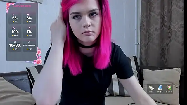 Snapshot of JulieTaylors chatting on 09.25.25 JulieTaylors online show from 09.25.25