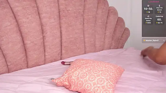 Snapshot of zully_01 chatting on 12.10.24 zully 01 online show from 12.10.24