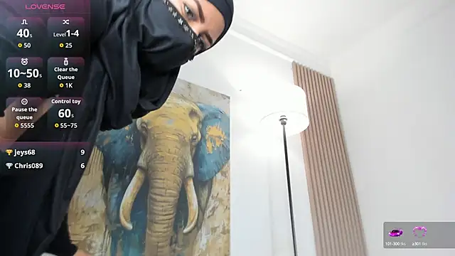 Snapshot of zully_01 chatting on 10.15.25 zully 01 online show from 10.15.25