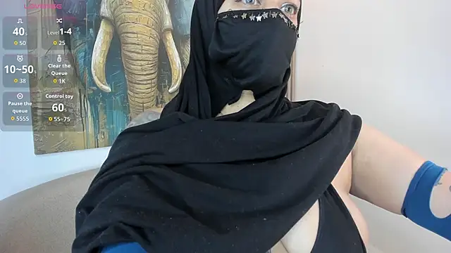 Snapshot of zully_01 chatting on 11.04.25 zully 01 online show from 11.04.25