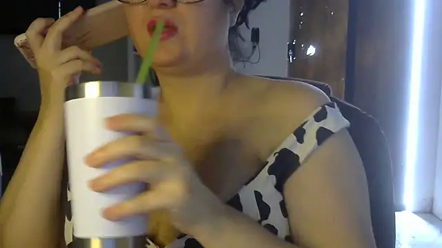 Snapshot of LUNYYA chatting on 03.01.26 LUNYYA online show from 03.01.26