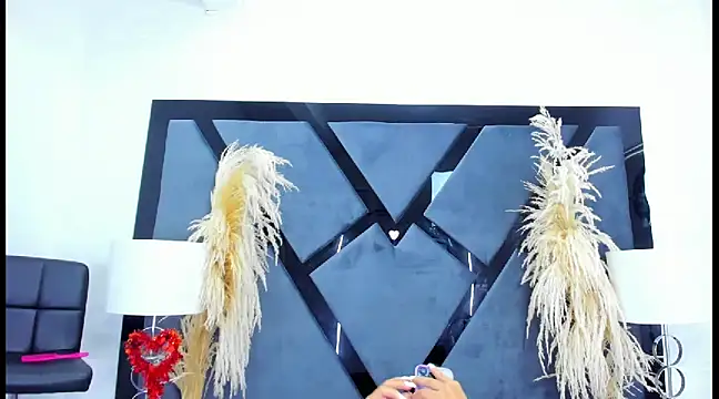 TiaraRosse online show from 02.06.25