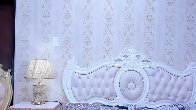 TiaraRosse online show from 02.11.25