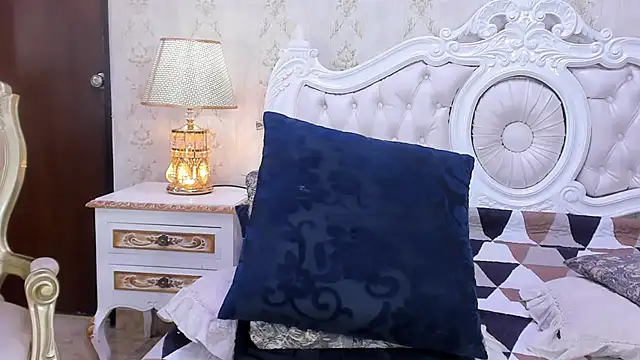 TiaraRosse online show from 02.14.25