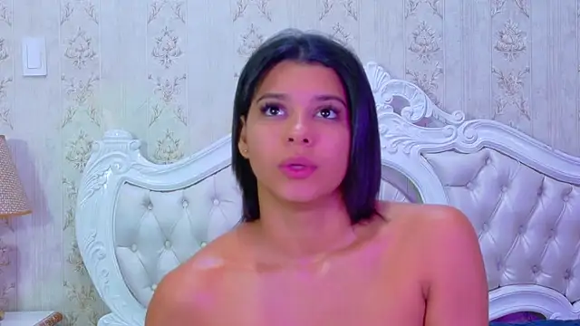 TiaraRosse online show from 10.12.25