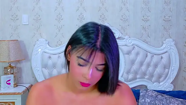 TiaraRosse online show from 10.15.25