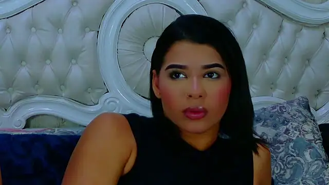 TiaraRosse online show from 10.18.25