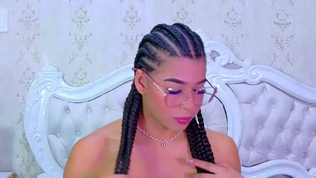 TiaraRosse online show from 11.24.25