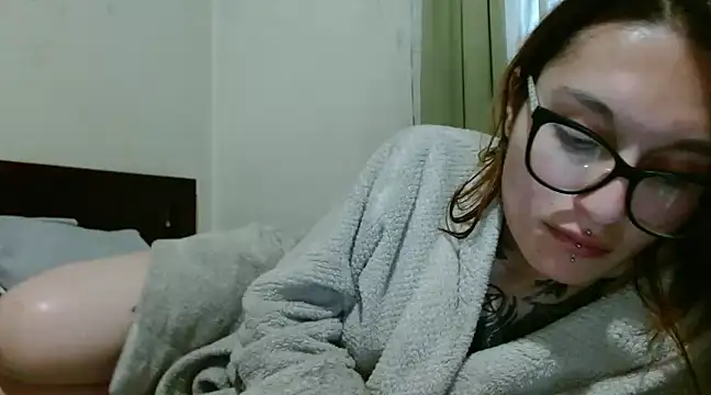 kittenlizz online show from 12.22.24