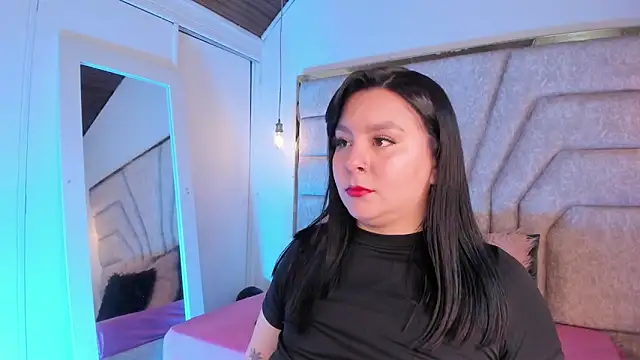 Snapshot of EmaJames25 chatting on 10.13.25 EmaJames25 online show from 10.13.25