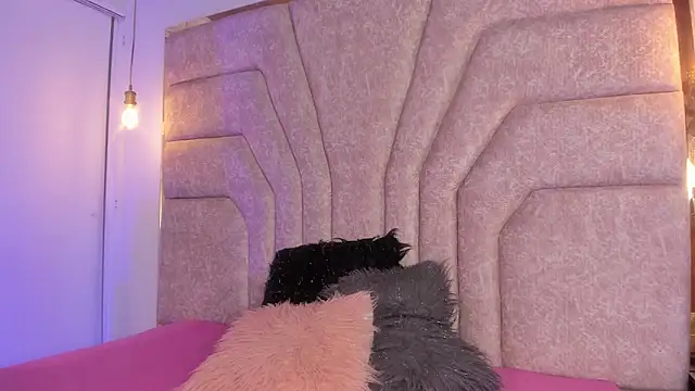 EmaJames25 online show from 03.26.26