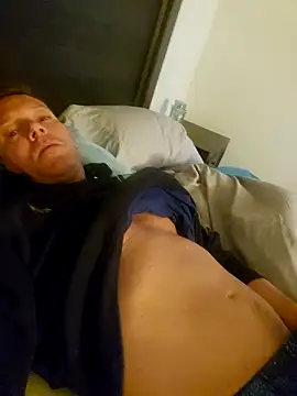 Snapshot of Bigtater1999 chatting on 11.09.25 Bigtater1999 online show from 11.09.25