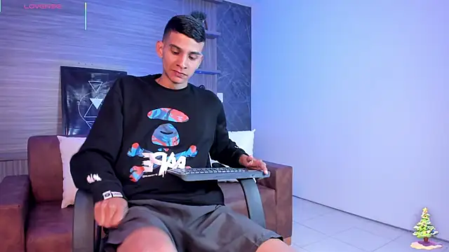 Aaron Scoot online show from 12.17.25