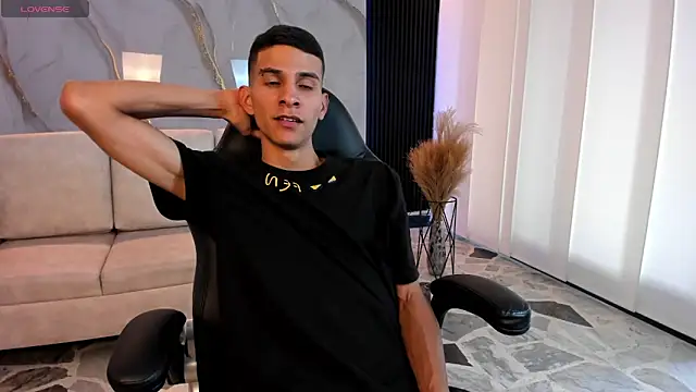 Snapshot of Aaron_Scoot chatting on 03.03.26 Aaron Scoot online show from 03.03.26