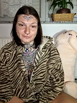 lizzardqueeen online show from 11.21.25