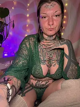 lizzardqueeen online show from 04.04.26