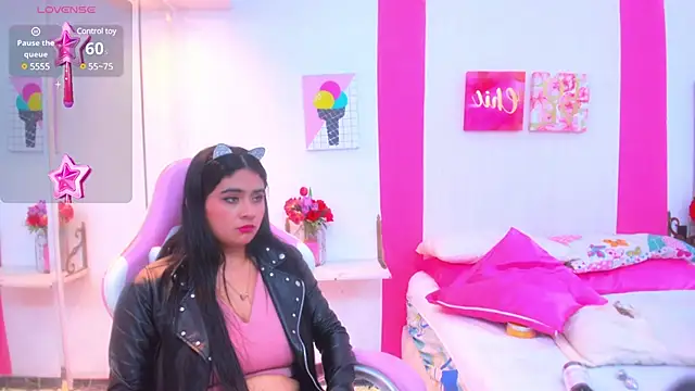 scarlette 15  online show from 01.25.25