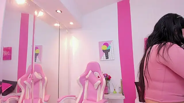 scarlette 15  online show from 03.22.25