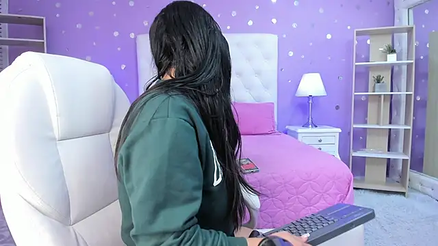 scarlette 15  online show from 11.06.25