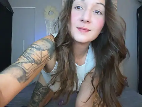 Snapshot of Jennyke66 chatting on 10.18.25 Jennyke66 online show from 10.18.25