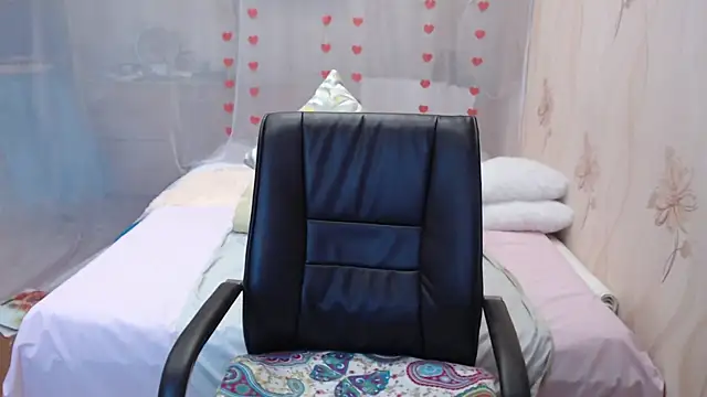 Snapshot of OlgaHottie chatting on 10.08.25 OlgaHottie online show from 10.08.25