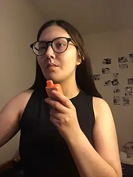 Snapshot of Prudie_Gabriella chatting on 12.20.24 Prudie Gabriella online show from 12.20.24