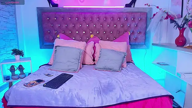 EmmaWilder online show from 11.12.25