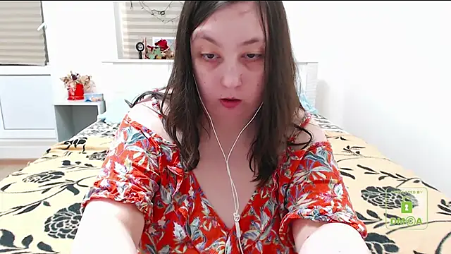 cute and hot online show from 12.31.24