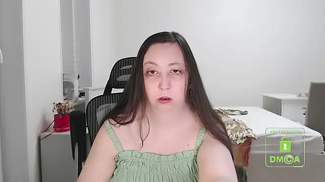 Snapshot of cute_and_hot chatting on 10.24.25 cute and hot online show from 10.24.25