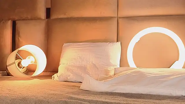 Snapshot of angelinepossy chatting on 10.11.25 angelinepossy online show from 10.11.25