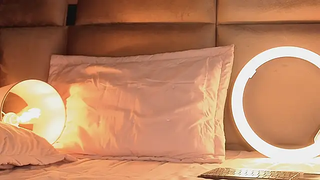 Snapshot of angelinepossy chatting on 10.13.25 angelinepossy online show from 10.13.25